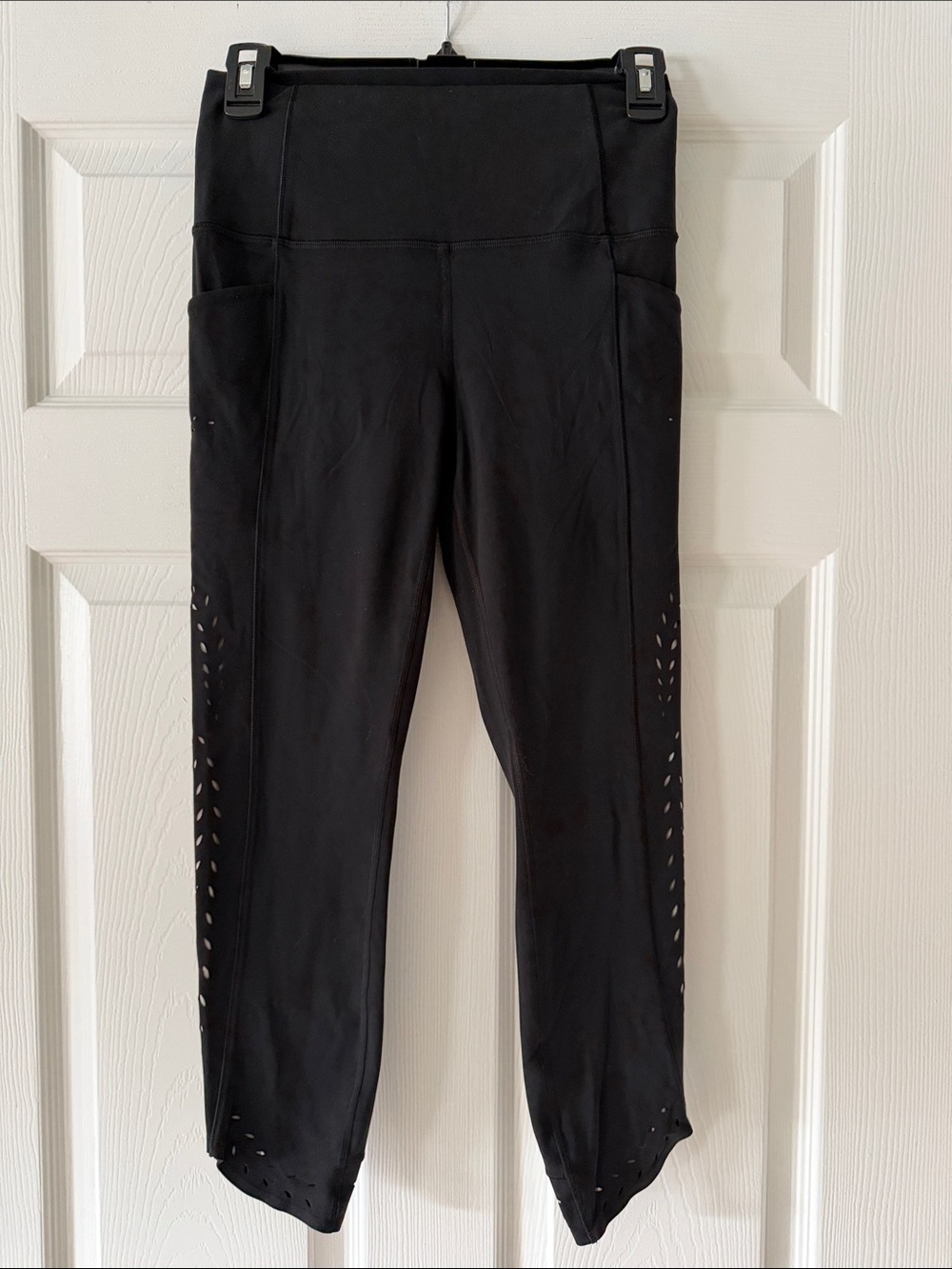 Athleta Salutation Stash Pocket II Laser Cut 7/8 Tight